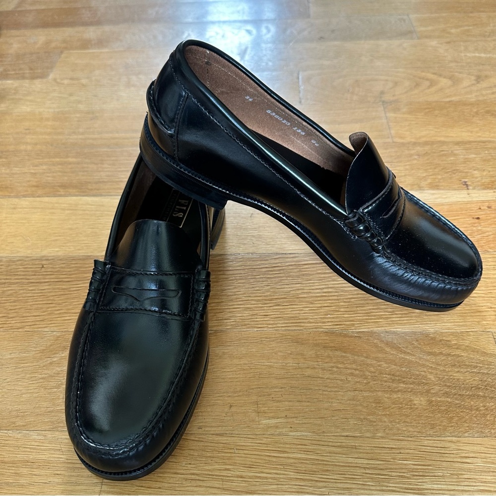 NWT-Vintage Never Worn Black Florsheim Penny Loafers. 10 EEE